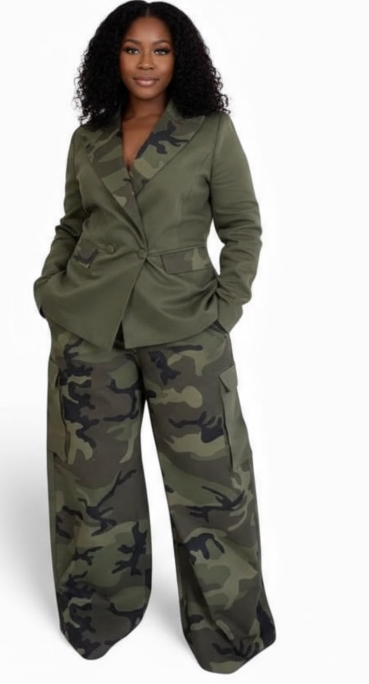 Command The Room Camo Set